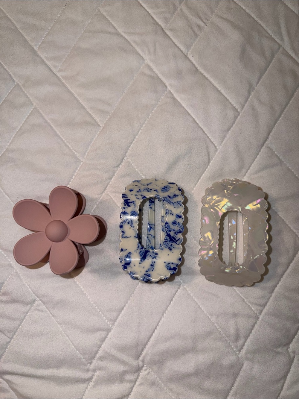Assorted hair clips - Picture 2 of 4